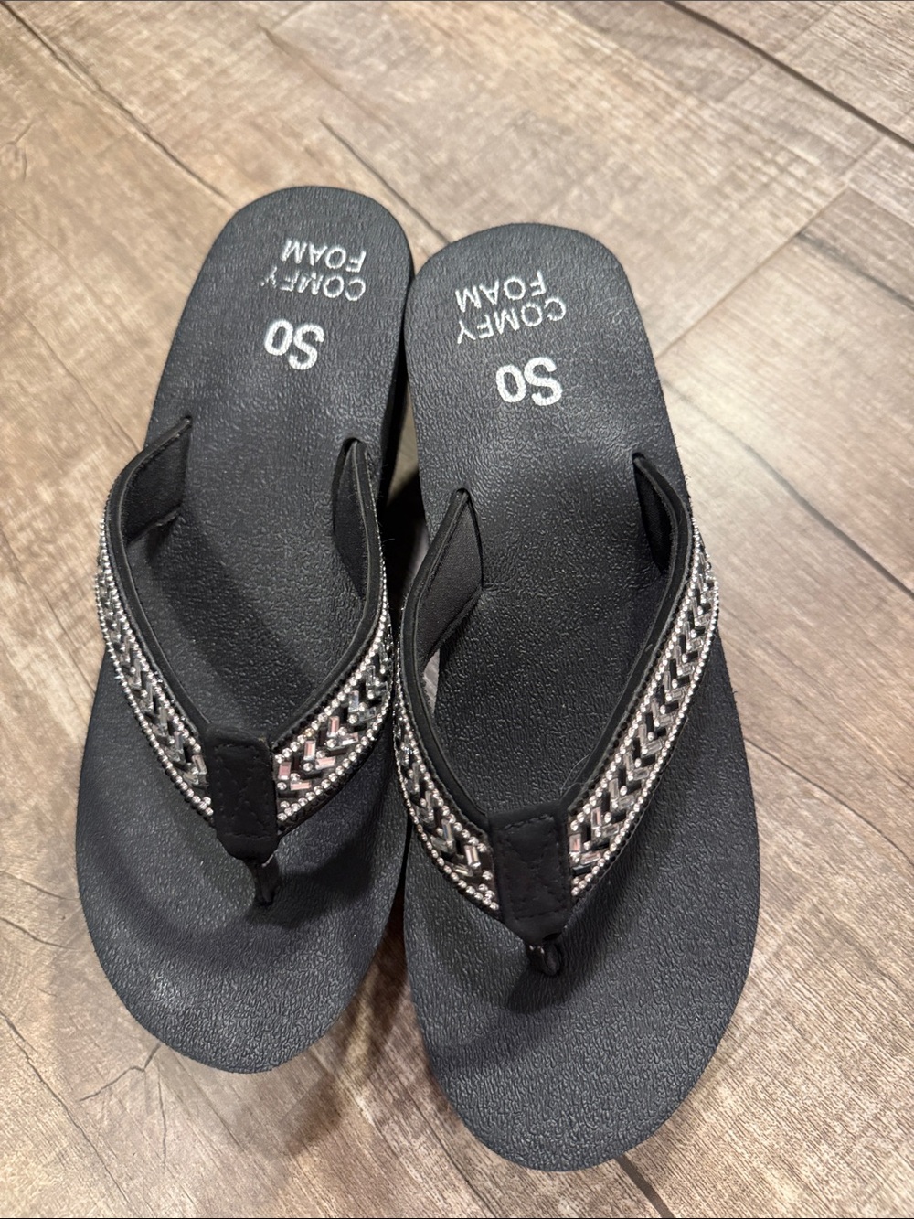 5/$15 SO Black Beaded Comfort Foam Thong Sandals medium 7-8